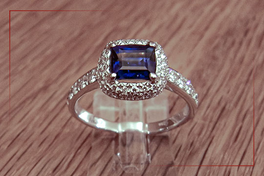 Bague de fiançailles sur-mesure