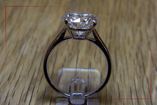 Bague de fiançailles sur-mesure