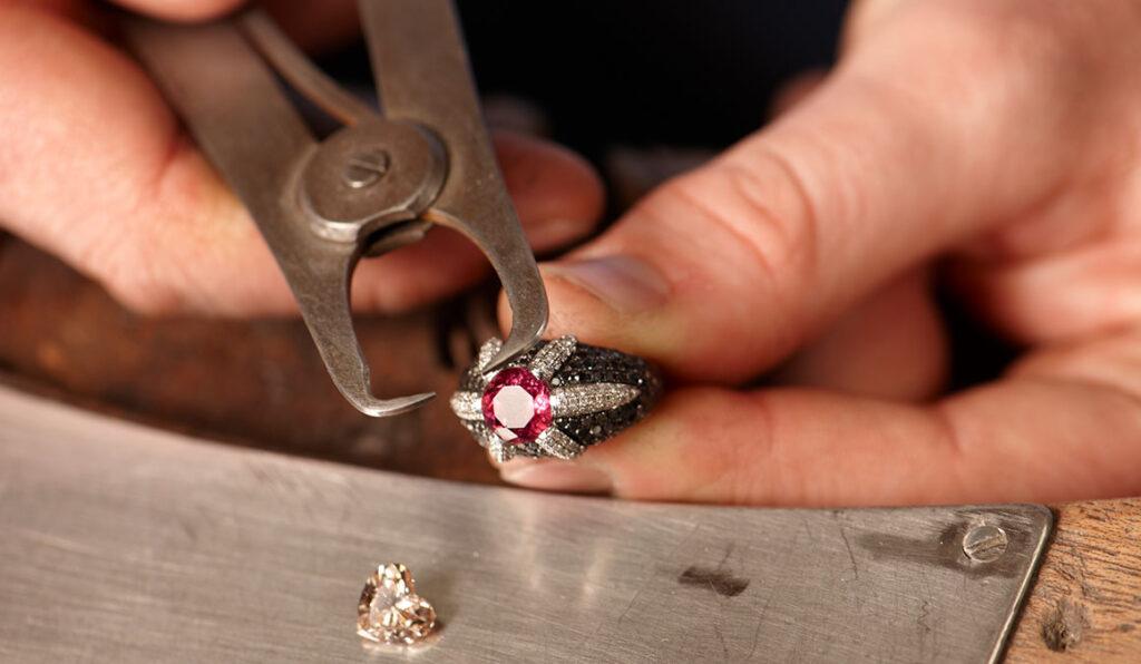 Création, transformation et réparation de bijoux